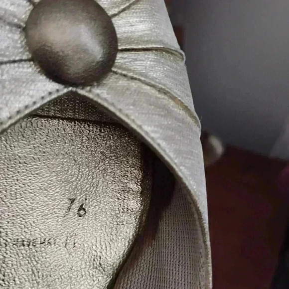 VINTAGE HUSH PUPPIES Gold Peep Toe Kitten Heel Elegant Shoes Size 6.5 7 estimate - Picture 5 of 5